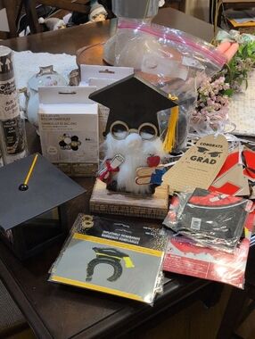 Congratulations Grad Gnome with Black Graduation Cap - Party Décor Bundle